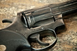 revolver_vs_handgun