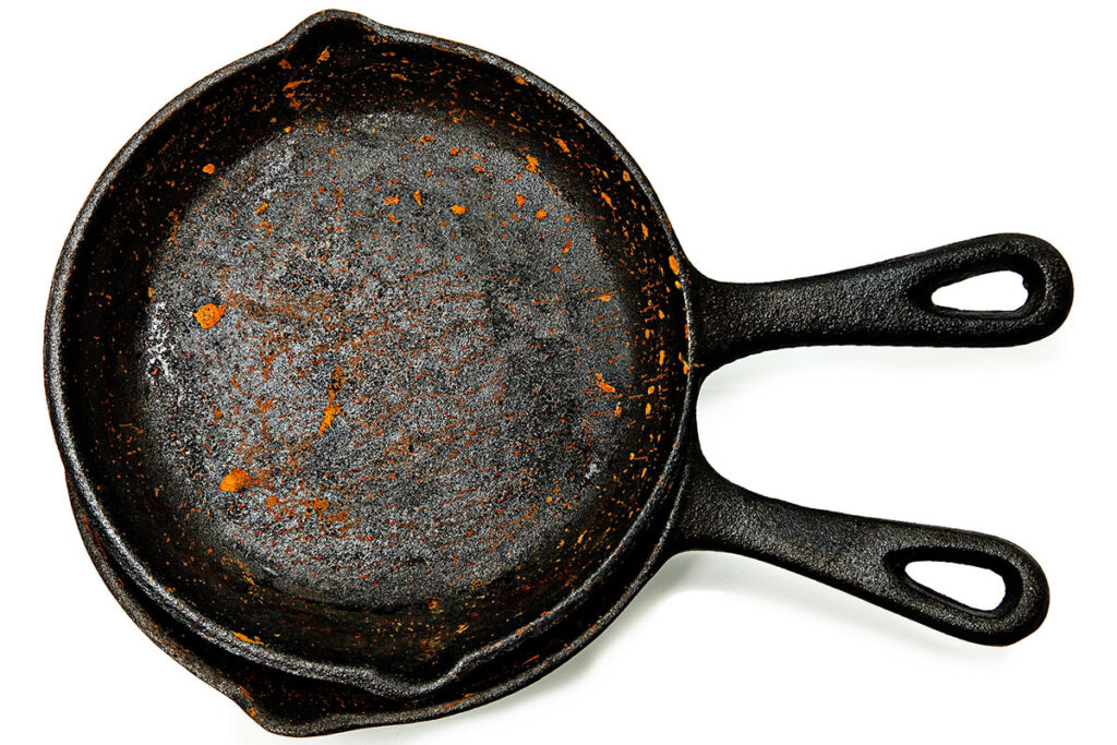how to clean cast iron dirty pans feature
