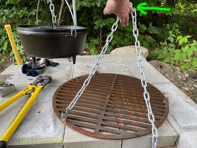 measuring the chain for the grilling grate